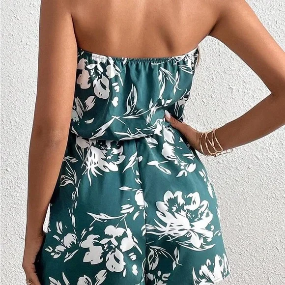 🆕 Floral Strapless Green Romper - Picture 2 of 5
